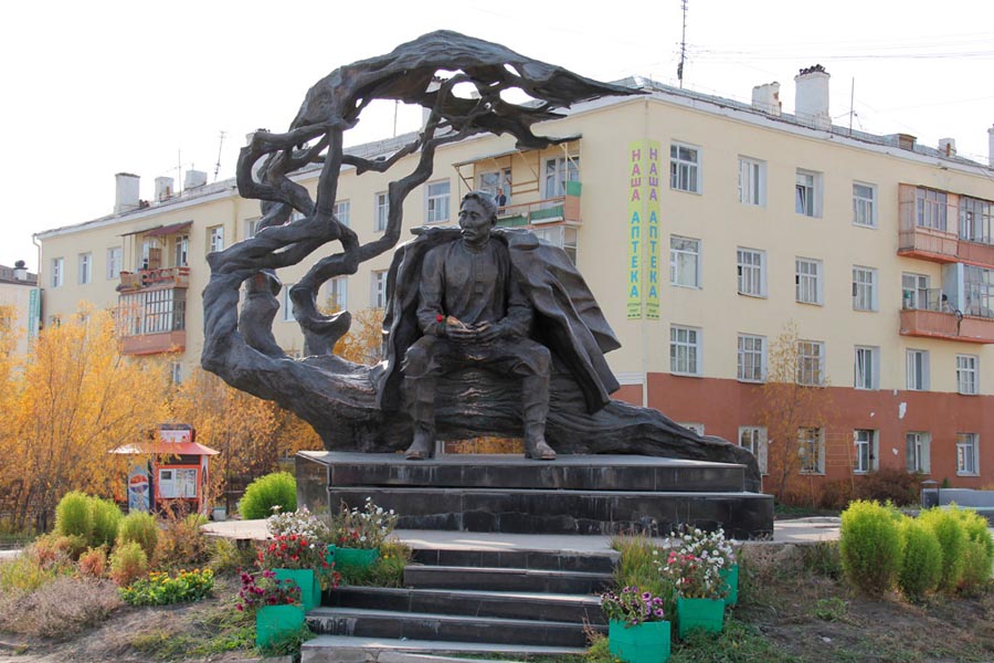 Памятник А. Кулаковскому