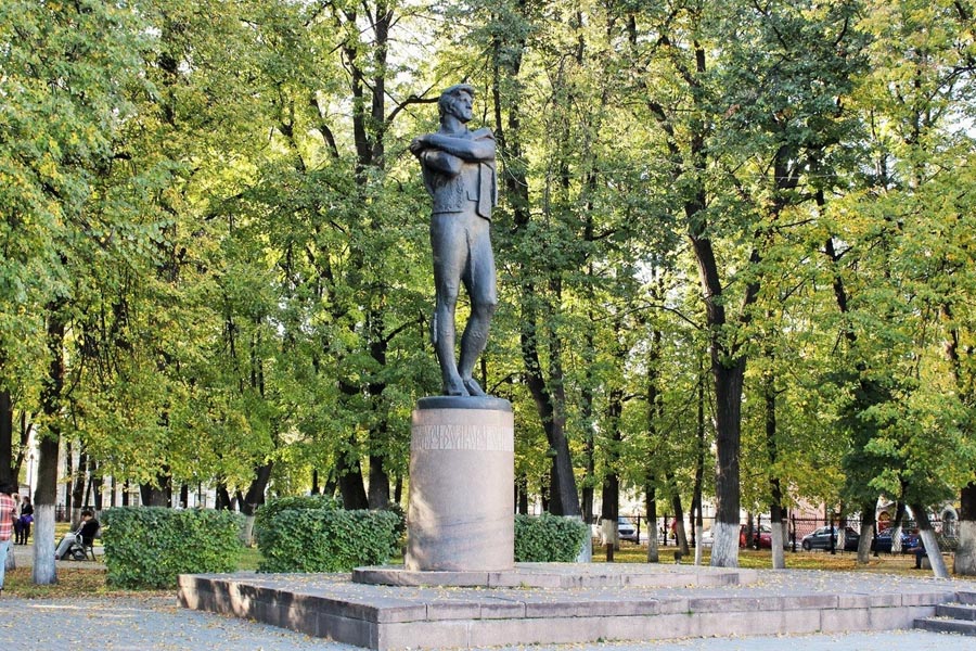 Памятник Федору Волкову