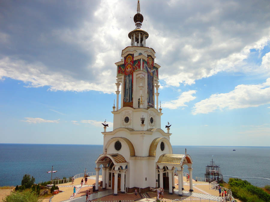 Храм-маяк в честь Николая Чудотворца