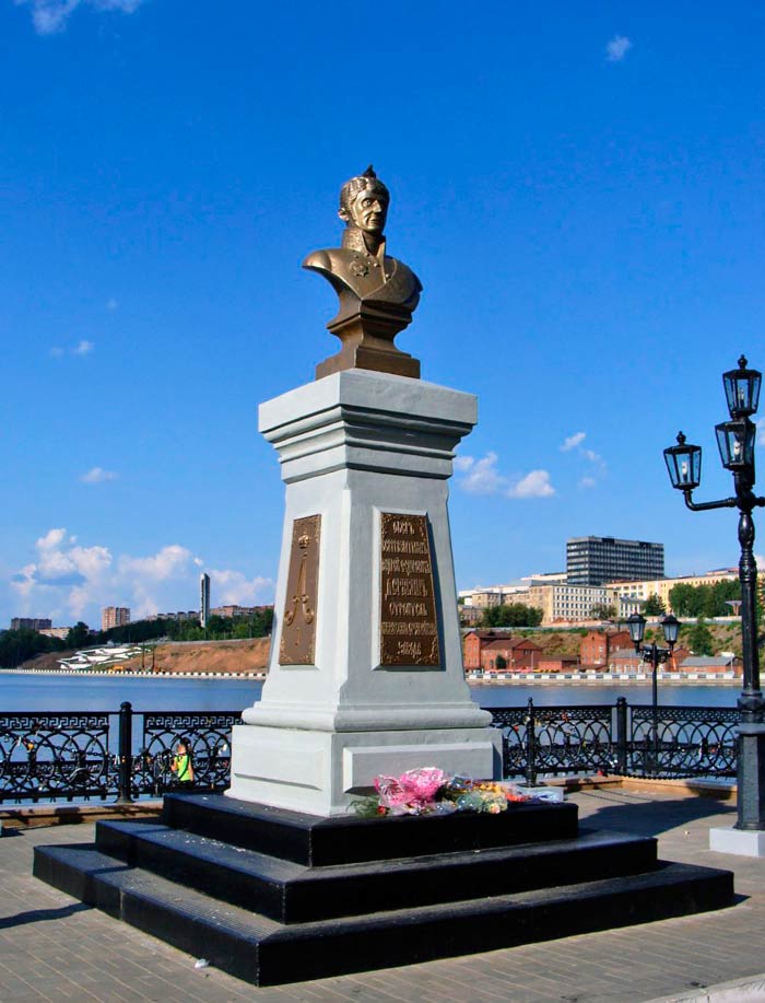 Памятник А.Ф. Дерябину