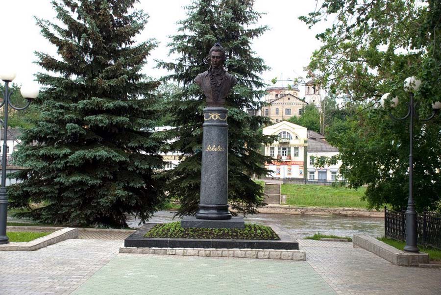 Памятник архитектору Н.А. Львову