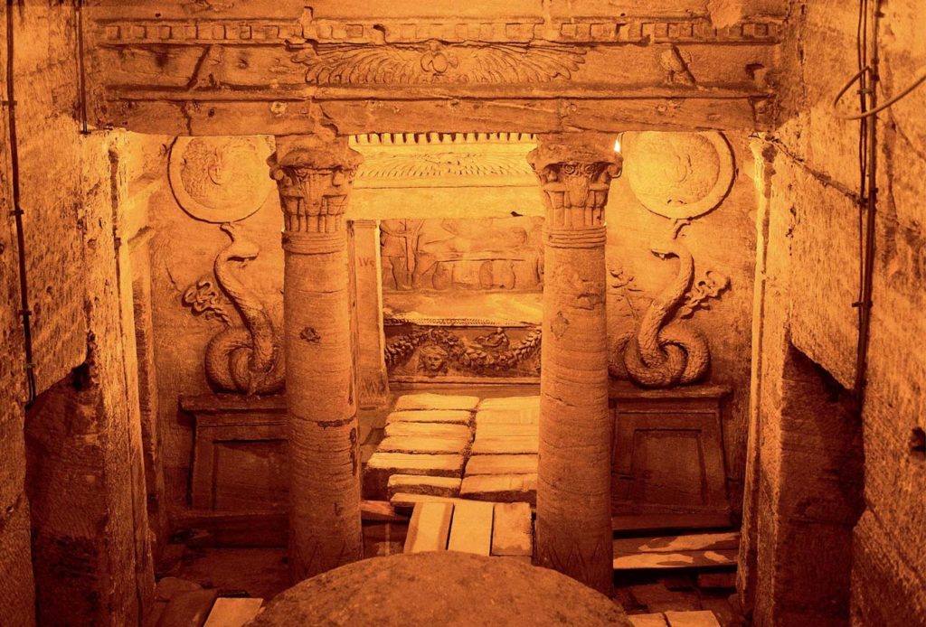 Римская усыпальница в Ком-эль-Шукаф